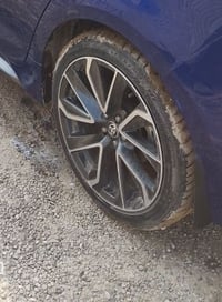 عندي تخم ويل وتاير كورلا ابلادي 18 للبيع لاتصال 07712210062