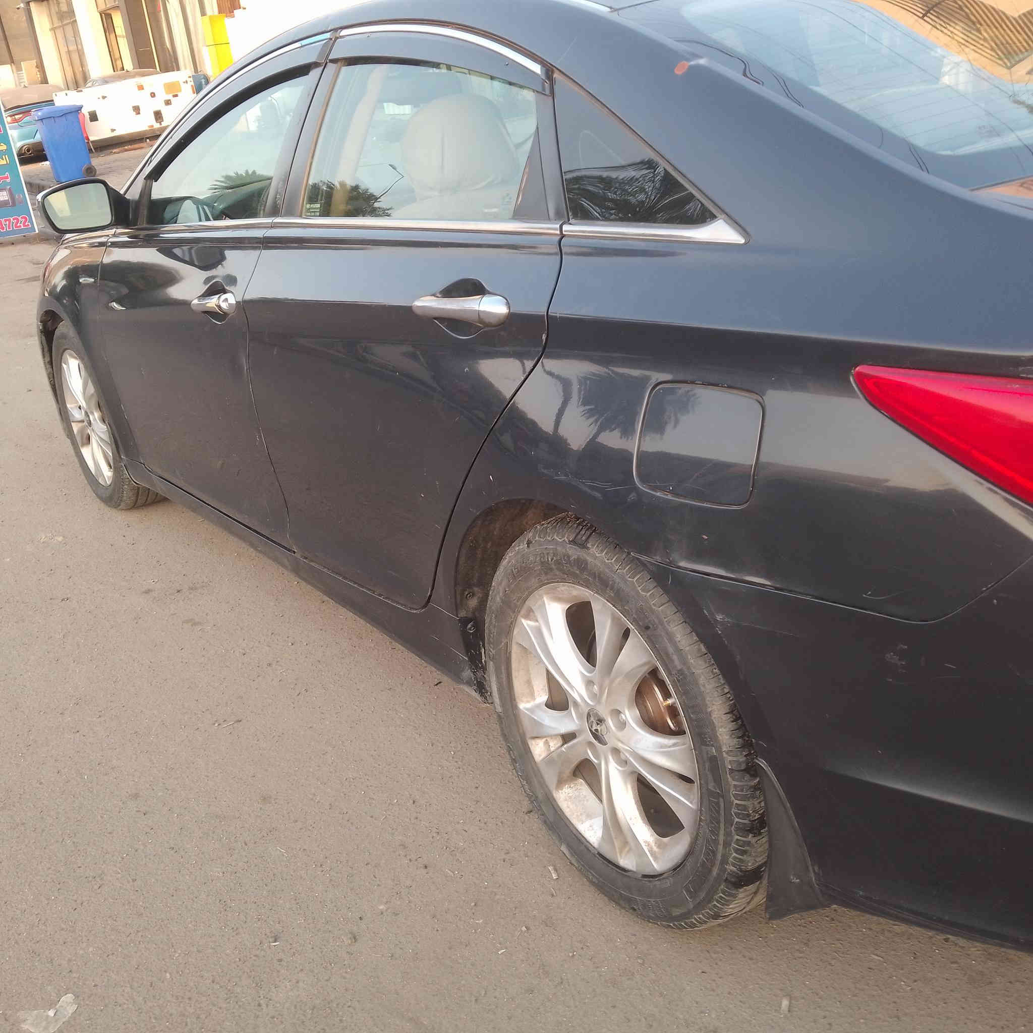 سوناتا أمريكي موديل 13
رقم بغداد انكليزي بإسمي صبغ بنيد وباب السايق وتبديل جاملغ امامي ايسر 
محرك 2400GDI
تبريد وتدفئه جيد جدا 
السعر 95$
مكانها بغداد حي الجهاد أو نفق الشرطة 
رقم الهاتف ***********
