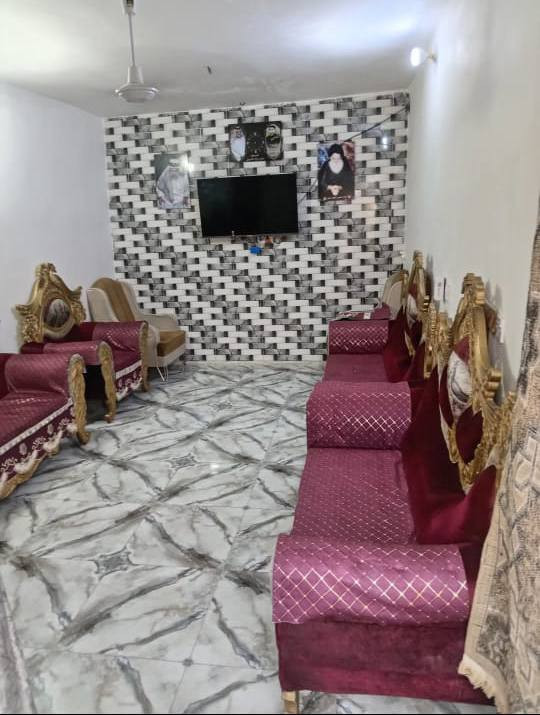 سلام عليكم
نص قطعه للبيع طابقين 100 متر 
الطابق الثاني ساندويج 
الموقع مميز منطقة الشمري مقابيل جامع قائم ال محمد ثالث بيت عن الشارع 
السعر 59 مليون 
للاتصال واتساب ***********
