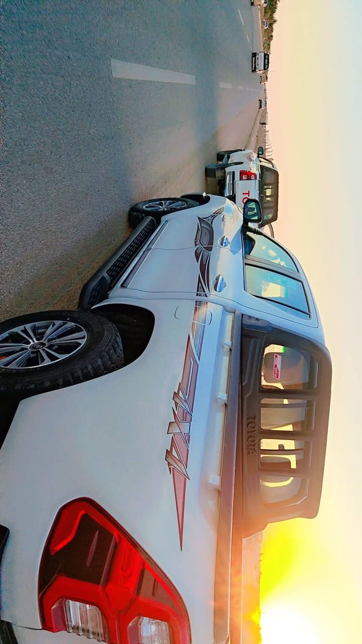 فور ويل للبيع موديل 25 سعودي عبد اللطيف جميل كفاله عامه حيل جديدة رقم قادسيه ***********
