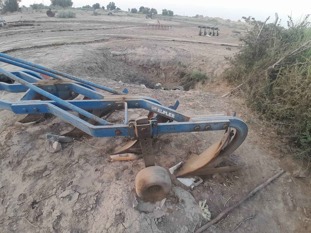 للبيع فدان رباعي حجم 14 مكفول
چوه لحيم ما بيه ***********
