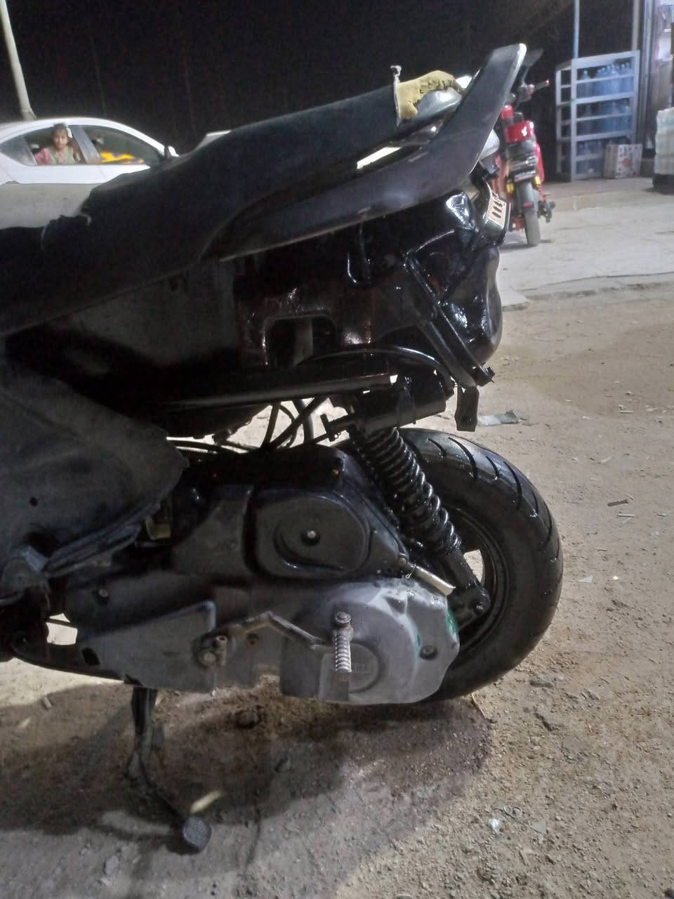 السلام عليكم دراجه فراشه كامله كلشي ماعوزها مكينه لفتح ول تجفيت تواير جيس توه شادهن  مكاني البصره الزبير السعر 250رقم هاتف ***********
