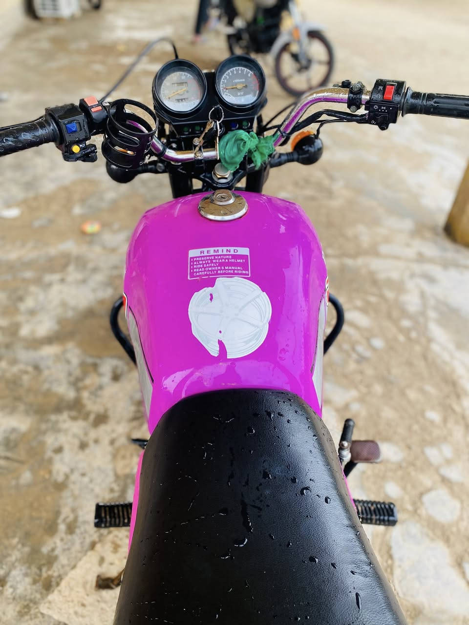 سلام عليكم دراجة دايوان للبيع موديل 22 مكفولة كفالة عامة اوراق ضايعة يعني كلك. اسوالك مكاتبة عن السرقة دراجة حلوة نهضة. ورزانة فوال السعر 950.  وبيهة مجال الرقم ***********
