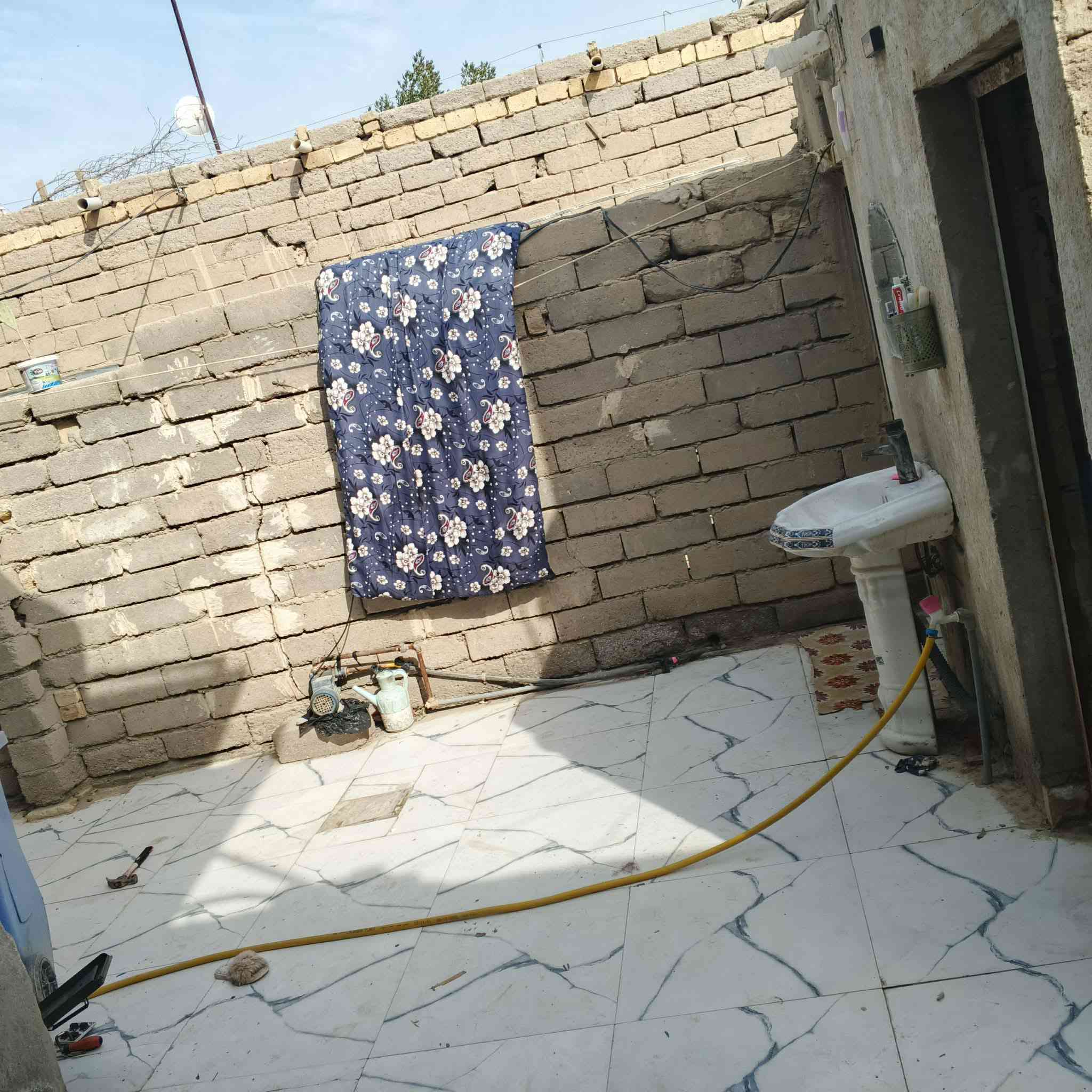 بيت لبيع غرفتين وصاله ومطبخ عكاده
كايع سراميك بيت جاهز يم سجه بل تجاوز
***********
