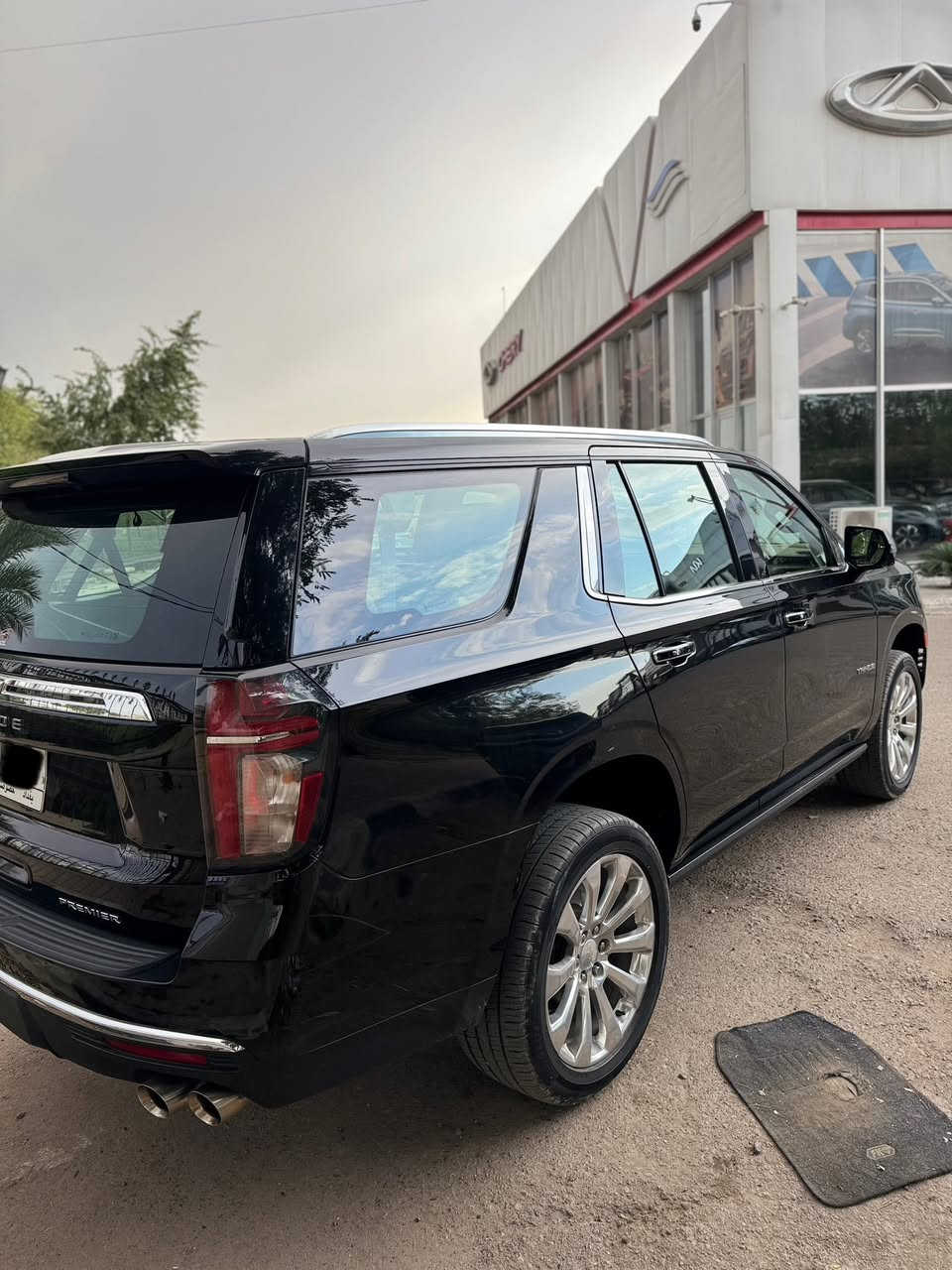 السلام عليكم
تاهو 2022 خليجية 
فول مواصفات جكات داتشو 5 كامرات 
بيه شبر صبغ ب دعامية 
السعر 50.800$ يعني 5 دفاتر و 8 اوراق وبيه مجال بسيط 
مكانه بغداد السيدية 
*********** اتصال فقط
