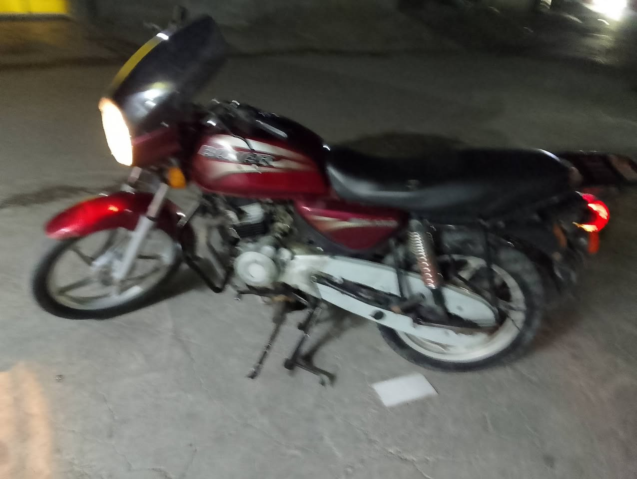 السلام عليكم دراجه للبيع بوكسر 19 مجفته جديده ما ناقصها كل شيء سعرها 680 وبيها مجال***********

