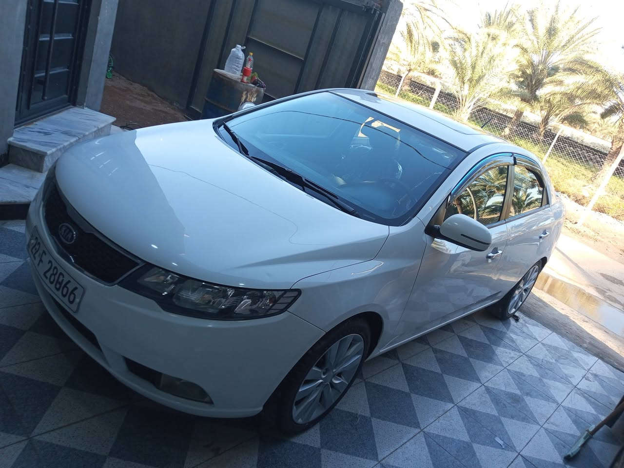 السلام عليكم سيراتو للبيع موديل 12 عنوان بابل مسيب رقم ***********
