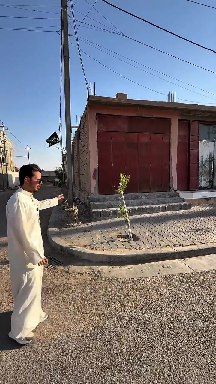 العقار يصلح أن يكون مشروع كبير في الطابق الأول والطابق الثاني شقق 
أو الطابق الاول والثاني شقق 
ويصلح أن يكون بيت
والبناء مجهز لهذا 

تفاصيل العقار :
1- ركن، على شارع رئيسي 15متر 
2- طابو صرف 
3- مساحة 180 متر 
4- واجهة 12 متر
5- يبعد عن المدارس 90 متر 
6- يبعد عن الحدائق 150 متر 
7- قريب من مستوصف المنطقة 
8- قريب من السوق 
9- جميع الخدمات متوفرة(مجاري-تبليط-كهرباء-حدائق ومساحات خضراء)
10- بناء العقار درجة اولى

وبسعر جداً مناسب فقط 135 مليون 
***********
