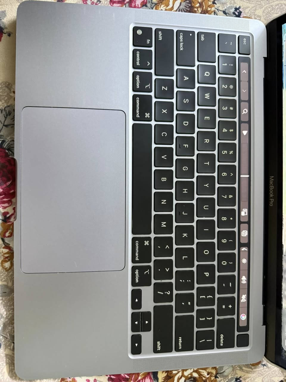 ✅ معالج Apple M1 القوي
✅ سعة 512GB SSD (مو 256GB)
✅ RAM 8GB
✅ Touch Bar
✅ بطارية بحالة جيدة 89%
✅ نظافة الجهاز 90%

📌 ملاحظة: الجهاز بيه شخوط متوسطة بالبدي.

🎁 الملحقات:
✔️ شاحن أصلي apple 61W
✔️ كيبل أصلي من Anker

مناسب للدراسة، العمل، التصميم، المونتاج الخفيف والمتوسط، وبرامج الأوفيس والتصفح بأداء ممتاز.

💰 السعر: 725,000 دينار عراقي
📍 الموقع: بغداد - شهداء البياع
📞 للتواصل: ***********

