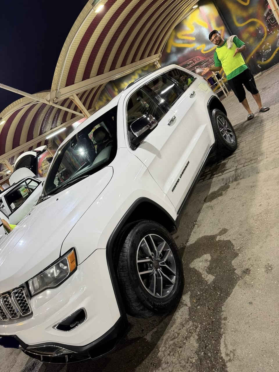 سلام عليكم
جيب كراند شيروكي ( ليمتد )  2020
قطعه وحده صبغ فقط البنيد بدون دواخل شرط سونار
رقم بغداد انكليزي تحويل مباشر  
مواصفات 
1- فتحه 
2- شاشه جبيره
3- داخل اسود ملكي
4- كشنات جلد تدفئه تبريد 
5- ستيرن تدفئه 
6- كامره دواره
7- حساس خلفي
8- اشاير بالمري 
9-توقف ذاتي 
10- صندوق كهرباء 
11- كشنات خزن ميموري 
12- رادار جانبي
13 كشنات كهرباء
ماشيه 95 الف 
مكينه 3600 ( 6 ) سلندر كير مكينه كفاله 
السيارة جديده كلش تخم تاير جديد
لا كلوب مشتغل ولا اي شي ولا اي نقص بيها
سعره 238 بيها مجال بسيط
للاستفسار ***********
مكانها بغداد حي القاهره
