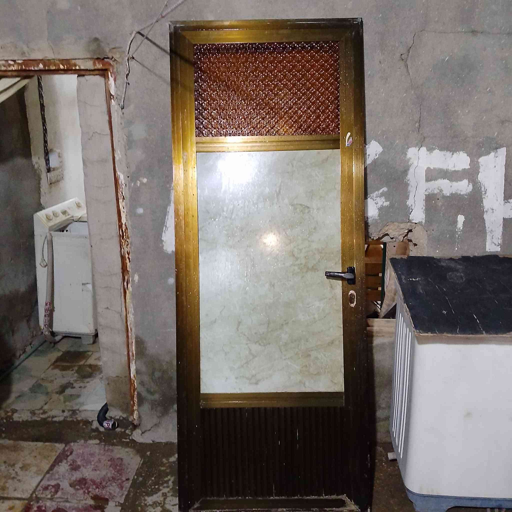 غراض للبيع سعر مناسب مستعجل على بيعهن مكانهن نجف حي الرحمه رقم الموبايل ***********
