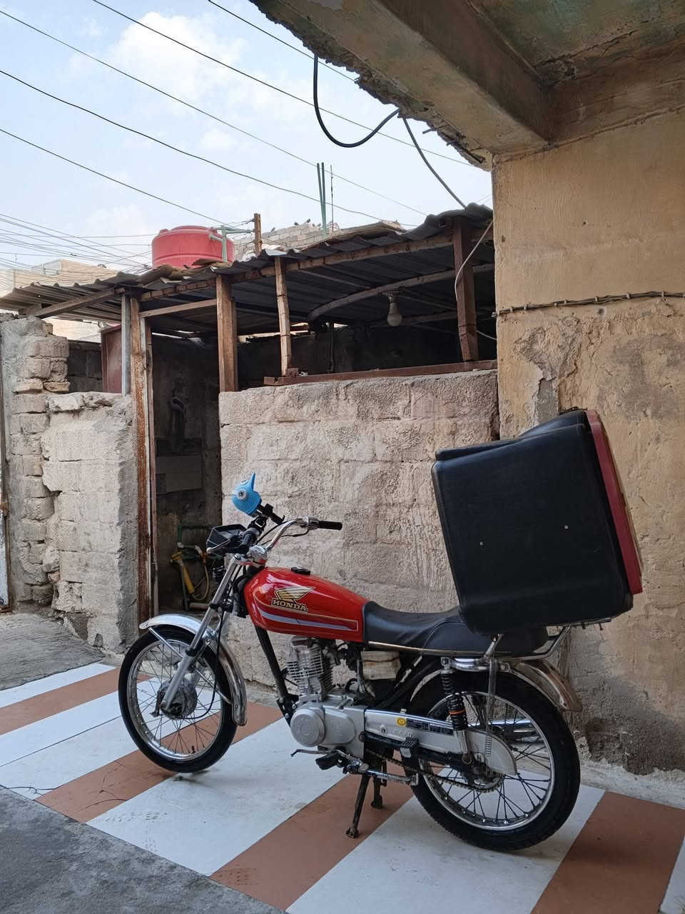 نامه للبيع أوراق 2012 محرك 2023 تدراجه حلوه ونضيفه تعمير كلا 25 بس المحرك 23  سعر 750 وبيه مجال حك جيه مكان بصره حيانيه شراي ***********
