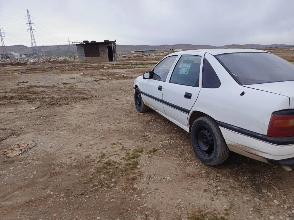 اوبل مودیل 1992
گیر اوتوماتیک گیرومه کینه به شه رت کاره بای به شه رت
سه نه وی به شه رتی اولیات 
نرخ 25گه لا
*********** السليمانية, العراق
