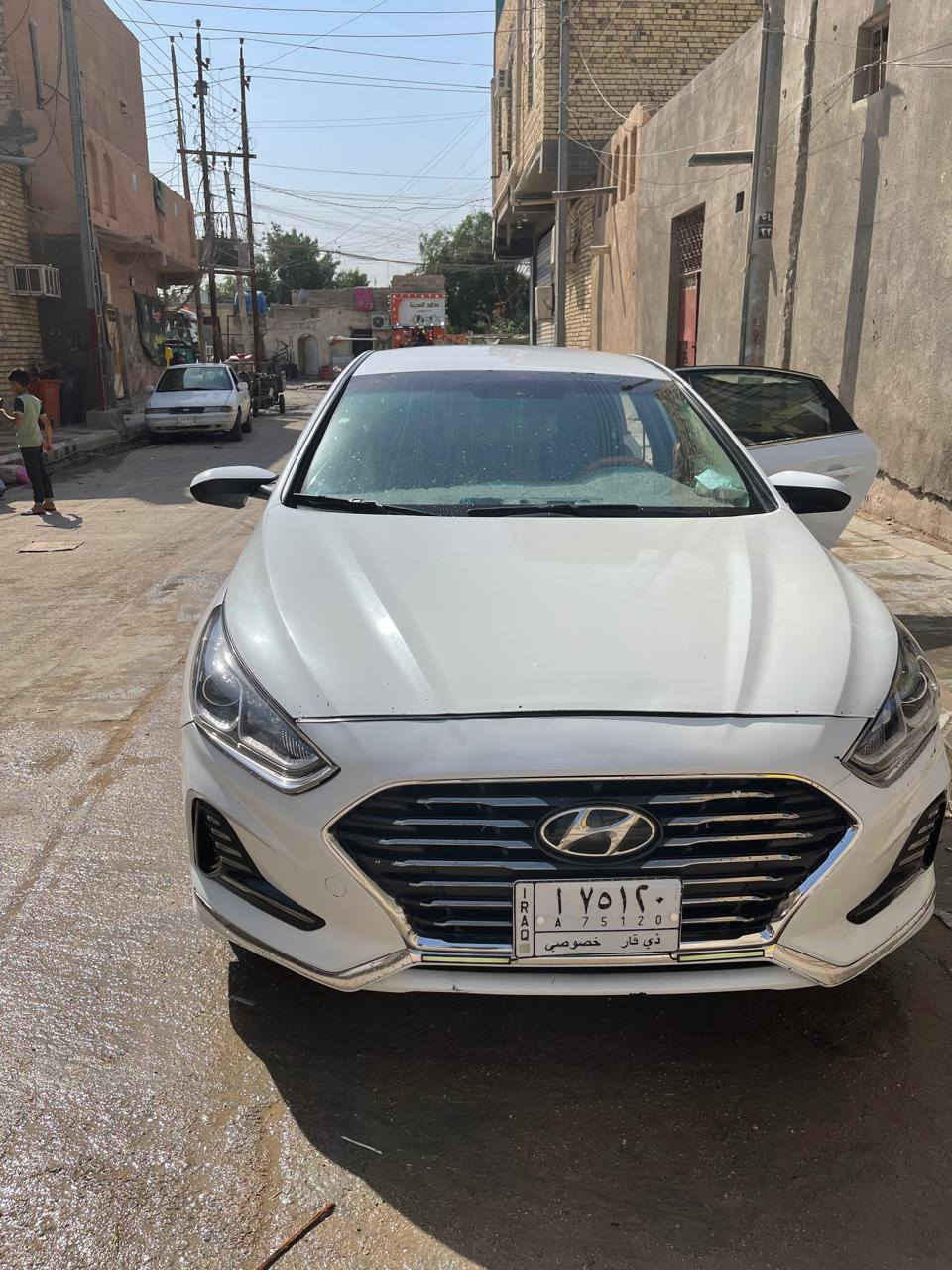 سوناتا للبيع امريكي 
موديل 2018 سياره جديده بمعنى الكلمه ماشيه 66 حقيقي محرك 2400 حادث السياره بنيد فقط مبدله بس بنيد حادثها كلش حلو مالت الله وسياره ع ايدنه كلش جديد سياره مامتعوبه ابد رقمها ذي قار بسمي مكاني ناصريه مركز 
سعرها (142وبيها مجال ) ***********
