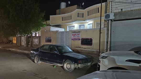 بيت للبيع
مساحة 100 متر امامي واقع حال 130
10 *  13
طابو صرف بأسمي 
الاسكان الصناعي شارع الجامع بالسايدين 
موقع تجاري
طابق واحد 
استقبال وصاله ومطبخ وغرفه وصحيات داخليه وخارجيه 
بناء طابوق وصب كونكريت 
السعر 150 
للأستفسار
*********** واتساب
*********** واتساب
