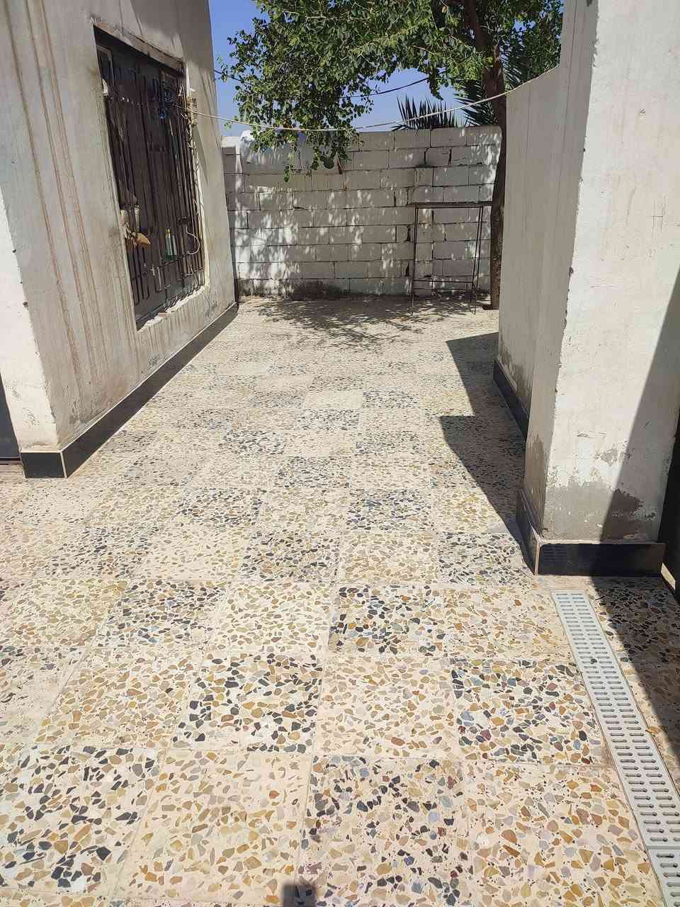 السلام عليكم بيت للبيع زراعي مساحته 250 متر  سعره 35 مليون وبيه مجال البيت جاهز من كلشي بس السكف سندويج للاستفسار اكثر انتصل خاص مارد ***********///***********
