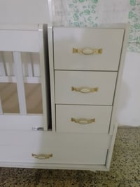 سرير اطفال • مستعمل قليل • رجل مكسورة