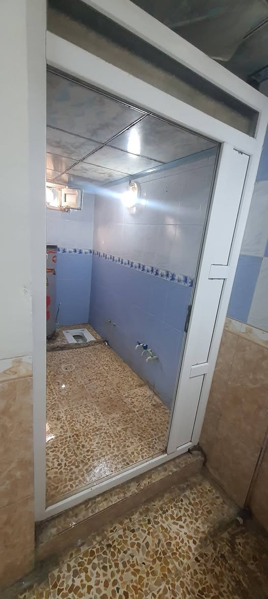 شقه بسوق سومر للايجار
مكون من غرفه واحده 
وهول ومطبخ و مغاسل 
***********
٢٠٠ الف
