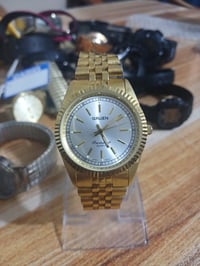 ساعة يد • شغالة • توصيل لجميع المحافظات