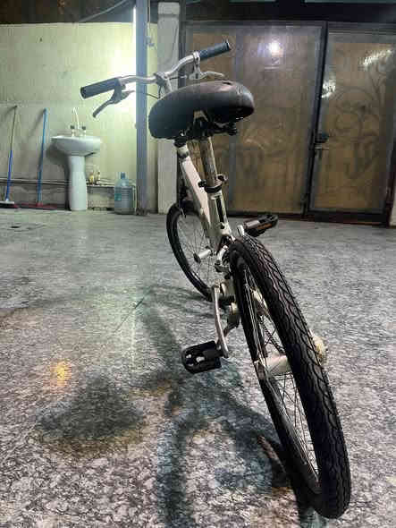 بايسكل فافون  طباكي اصلي نادر ماكو منه بالسوك. سنگل ماشه  اصلي اصلي  وكلشي ما مبدل بي لا ماشا ولا سترين ولا ويلات ولا شي كله اصلي ويلات باله اصليات حجم البايسكل 20  الباسكل نضيف بس شوي متروك و ما بي اي عطل خالي من اي عطل جديد اصلي مستخدم فتره قليله كلش  فافون اصلييي نادررر و البايسكل يتحمل وزن 200k. خزينه اصليه ،  فريول اصلي جديد ،زنجيل جديد  ، بريكات فحم امامي و خلفي ، يدات الابريك اصليات حديد ، الاستير باله اصلي كلشي بي باله و اصلي و نوعين فاخره السعر 75 وبي مجال 
المنطقه البصره المعقل دور الهنديه 
للستفسار ***********
