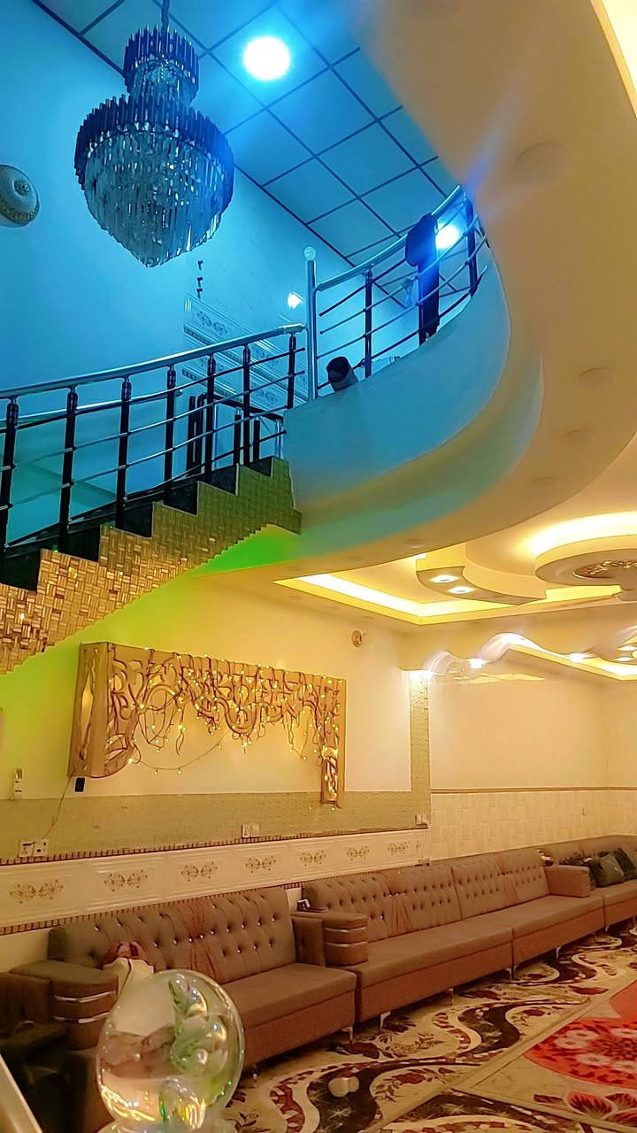 المكان ...
مركز ناحية الخيرات ( الدور )

بيت طابو صرف مساحة ٢٠٠ متر طابقين  بناء حديث سنة ٢٠٢٤ 

كونكريت مسلح + طابوق ..

الطابق الاول ...

● صالة ٥'١٣ × ٥'٥

● استقبال ١٠×٤ 

● مطبخ + حمام + تواليت + منور 

● محل تجاري صالون نسائي ٥×٣

● صحيات خارجيه 

● الطابق الثاني ...

● غرفة نوم عدد  ٢ 

● مطبخ خارجي 

● حمام + تواليت 

● صالة 

للعلم شارع ٨ متر تبليط + مقرنص + كهرباء 🔋  طوارئ + مجاري ثقيله ومياه امطار

● كافة الخدمات من دوائر دولة _ مستشفى 🏥 _ مدارس 

شغل البيت مهندس وشغل درجه اولى من كهرباء + ماء + ديكور 

بالعافيه على الشراي 

السعر بلاش ... بلاش ... 

٢٠٠ مع المجال بسيط جدا

ملاحظة 📝 

البيت مطلوب ٣٨ مليون للاسكان .... للاتصال   ***********
