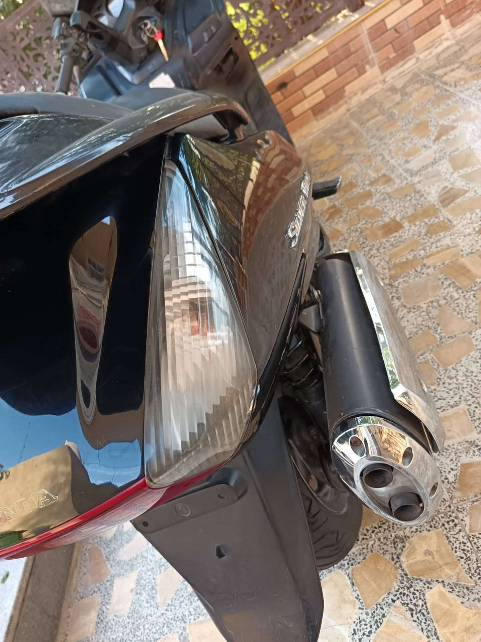 سلفر ونج 400 مكينه مكفوله بتربها صوتها مسمعه شلعه معدل فول اوفر سبورت الدراجه مال جناي جنطه اصليه ويها كهربائيات كلها شغاله تايرات جدد اوراقها كامله الشراي يتصل العنوان بغداد ***********
السعر 13ونص وبيها مجال للشراي
