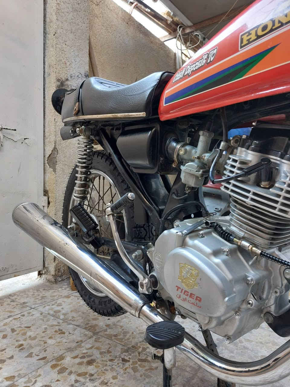 اربعه كير كلك كلك للبيع مكينه ما مفتوحه السعر 450 وبيها مجال 
كشن تفصال تانكي هوندا  تايرات جدد 
مكاني كربلاء ***********
