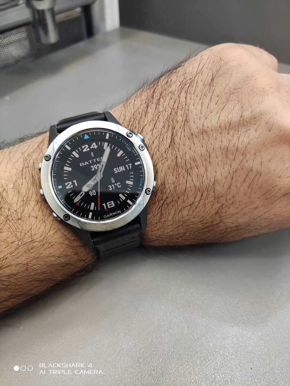 GARMIN QUATIX 5 SAPPHIRE
نضافة 90 %
حجم 47 mm جامه ضد الخدش
شحن 13 يوم ملحقات كيبل شحن أصلي 
للاستفسار ***********
