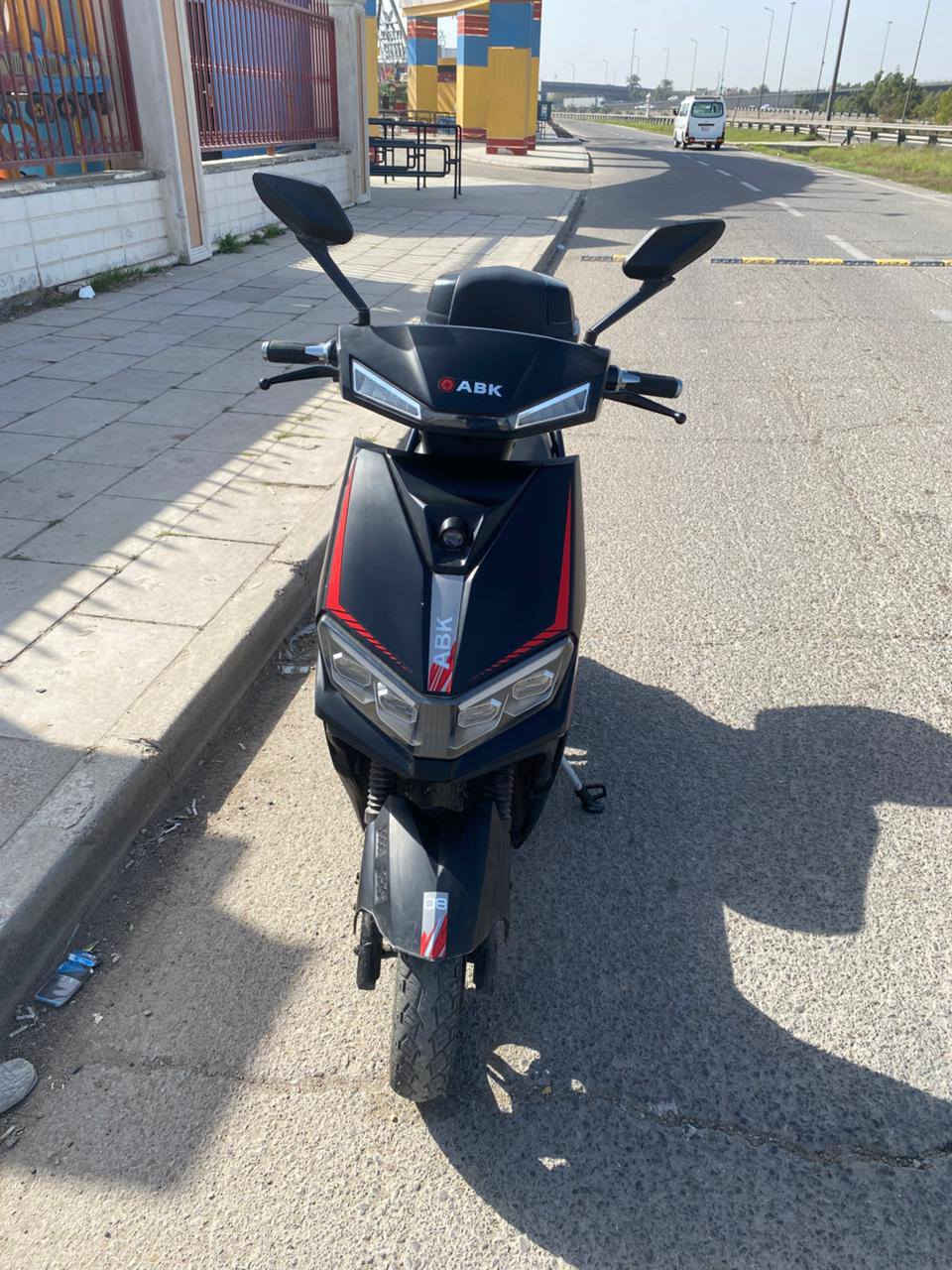 دراجه سكنس شحن 
6 بطاريات
دراجه خير من الله 
سعرها 600 الف وبيها مجال مكاني بغداد حي الجامعة 
***********
