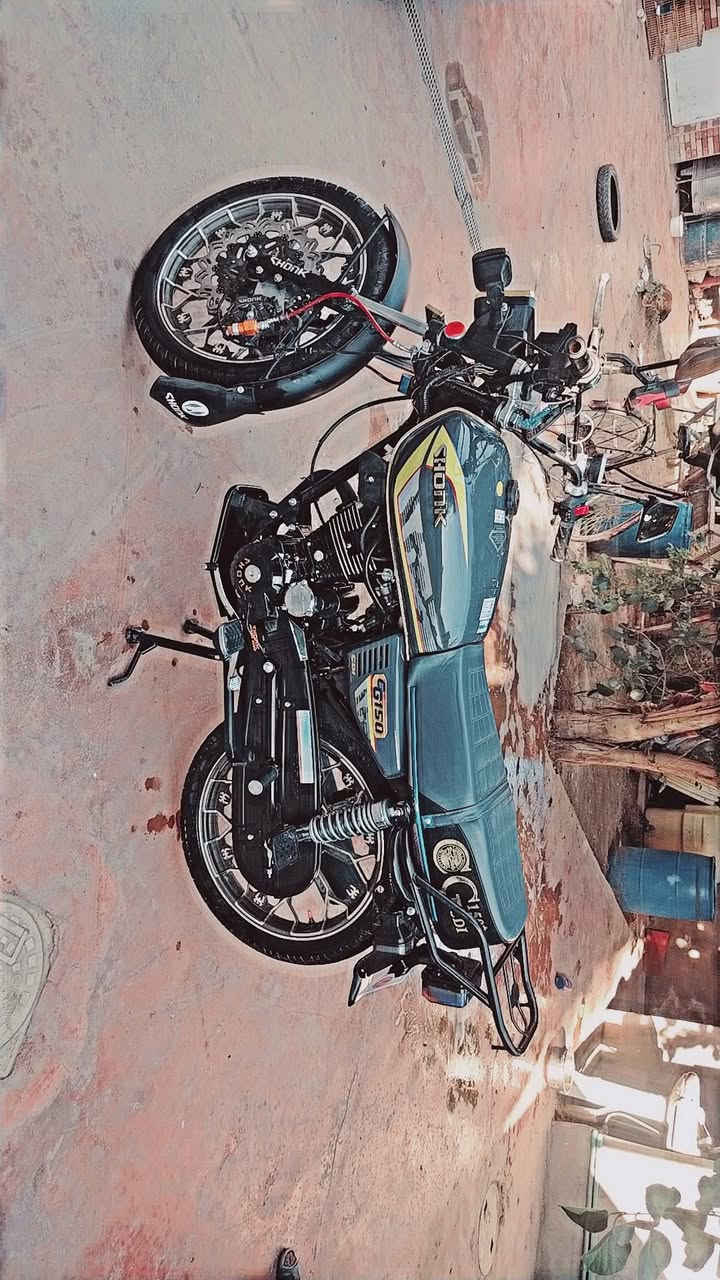 السلام وعليكم
دراجه ايراني سونك 25 خمسه كير
مكينه كير خير من الله شلعه وحده 
تشتغل كهربائيات شغاله  بغداد الباويه الحسينيه المعامل
 ***********
سعره 900
بيهه مجال بسيط
