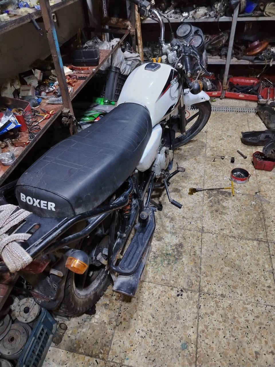 دراجه بوكسر عطلانه فقط المكينه للبيع دراجه أدوات ابيع كوم حديد دراجه نضيفه ***********
