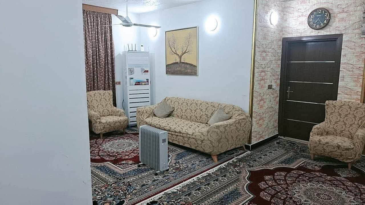 مجمع السلام السكني 
مساحة ٢٠٠ متر 
4غرف نوم واحده من ضمنه سويت 
استقبال4×7
صاله 4×12
مطبخ حار وبارد 
غرفة غسيل 
4 مجاميع صحيه 
كراج لسيارتين 

اضافات 
فوول اضافات الإضافات كلفة 75 مليون
البيت كافل نفسه
للاستفسار 
***********
