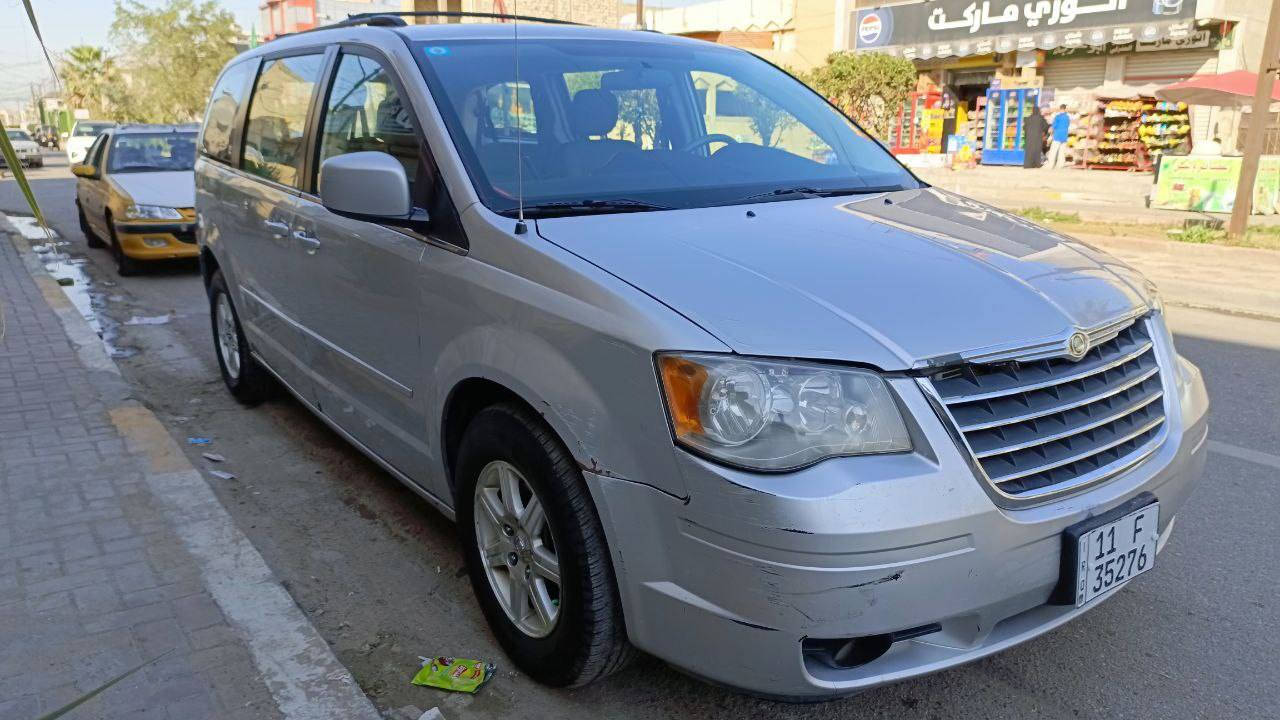 اللهم صل على محمد وآل محمد 
السلام عليكم
كرايسلر تاون اند كانتري موديل ٢٠٠٨ مكفولة من الحادث والصبغ صار بيها حادث جدا بسيط موضح بالصور وعلى اثرها بدلت جاملغ وباب والقديمات موجودات 
مواصفاتها بصمه بيبان كهرباء جنطه كهرباء كشن سايق كهرباء كشنات منفصل سياحي تبريد ٣ قطع شاشة تحكمات فرس سقف وسطي محرك كير بحاله جيده صدر بدلته جديد قبل اقل الشهر يم زاوين المسيحي بطاين بيبان شديت مال حديث 
السعر ١١٢ ورقة وبيها مجال فقط بيع
مكان السيارة بغداد الحرية دور نواب ضباط
الاتصال على
***********
