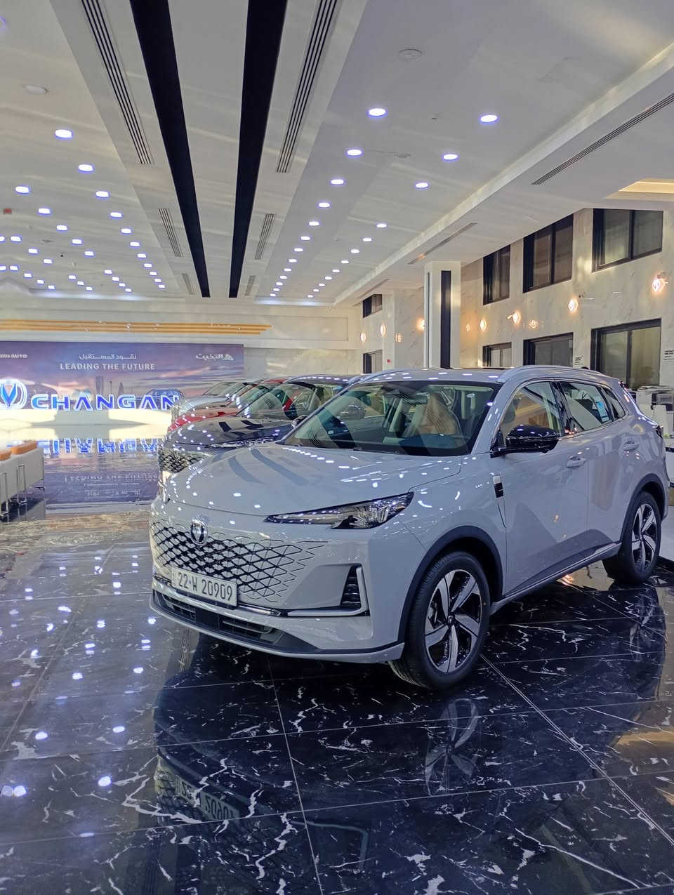 شانجان يوني إس (UNI-S) 2025 تتميز بمحرك بنزين تيربو 1.5 لتر (185 حصان، 300 نيوتن متر)، يقترن بناقل حركة أوتوماتيكي 7 سرعات DCT، بنظام دفع أمامي، مع كفاءة وقود عالية (حوالي 16.6 كم/لتر)، وتصميم كوبيه رياضي، وشاشة معلومات كبيرة، وتقنيات سلامة متقدمة، مع أبعاد مدمجة نسبياً مقارنة بـ UNI-V الأكبر. 
المحرك والأداء:
نوع المحرك: 1.5 لتر تيربو بنزين رباعي الأسطوانات (Blue Whale NE1.5T).
القوة: 185 حصان.
عزم الدوران: 300 نيوتن متر.
ناقل الحركة: أوتوماتيكي 7 سرعات مزدوج القابض (7DCT).
نظام الدفع: أمامي (FWD).
التسارع: 0-100 كم/ساعة في 7.9 ثانية.
أوضاع القيادة: اقتصادي، عادي، رياضي. 
الكفاءة واستهلاك الوقود:
كفاءة الوقود: حوالي 16.6 كم/لتر.
للاستفسار اتصال ع رقم مستشارة المبيعات 
***********
