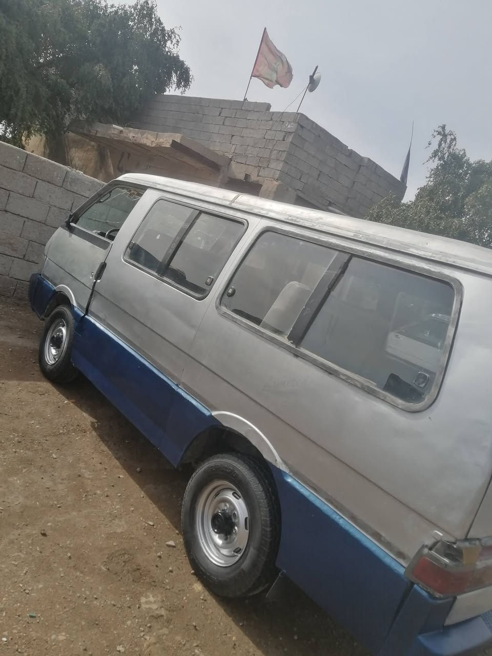 السلام عليكم كيا بستا لبيع موديل 94 رقم حمل قديم كير مكنية اكسل تخم تاير شواصي جدد كهرباء كلهة شغالة دوشمة جديدة السعر 18 وبيه مجال مكاني بغداد قرب بسماية مكلف للنشر اتصل علرقم ***********
