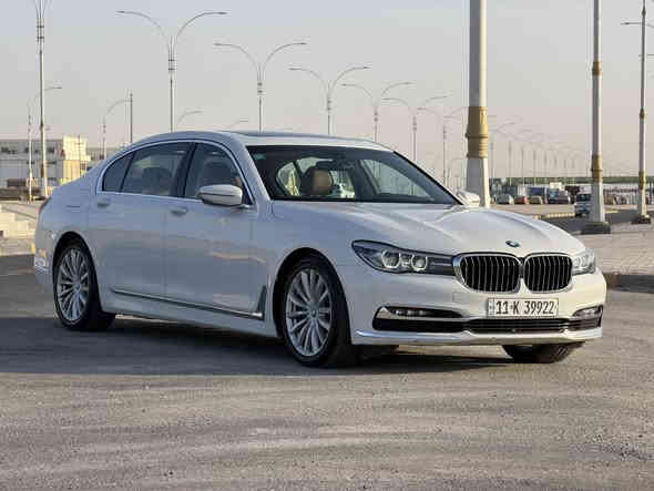BMW 740 IL 2019 
بي ام دبليو موديل 2019 740 il باب طويلة
مواصفات خليجي وكالة شركة العروش 
~~~~~~~~~~~~~~~~~~~
◽️محرك V6 سته سلندر تيربو 
🔹گير و محرك بشرط وضع الشركة 
بدون صوت بدون صرف و بدون خلل شرط فحص
🔹ماشية 111 الف حقيقي

◽️بيها ( بس بارد شبر اسفل مراية السايق الجانبية ) بدون دواخل بدون أيرباگ

◽️مواصفات
( بصمة - فتحة سقف - شاشة - ماوس - كشنات جلد - كشن و ستيرن خزن وكهرباء - مراية شفط - لايت ليد - كاميرا خلفية - حساس امامي - حساس خلفي - جامات حماية اليد - دبلات جوبلس هوائي - تحجم ارتفاع وانخفاض السيارة - ابل كار بلي - اربع وضعيات قيادة - بردة خلفية بلاد - باب طويلة - باب جنطة كهرباء - مثبت سرعة - لمتر سرعة )

سياره حيل نظيفه كلشي علي بلاد لوك
بسمي السنويه بشرط تحويل ثاني يوم 

◽️نظافه 97٪؜ , كامل سيرفس بدون نقص و بدون مصرف سياره اي نقص مابيها ، تخم تاير دنلوب ياباني 

صيانة السيارة فقط عند الوكالة واحيانا عند منتظر اوتو 

رقم السيارة بغداد ، الرقم الإنكليزي الجديد
انا المالك /تحويل ثاني يوم 
مكان السيارة / المثنى - السماوة

السعر : 395 وبيها مجال بسيط
اتصال فقط : ***********
