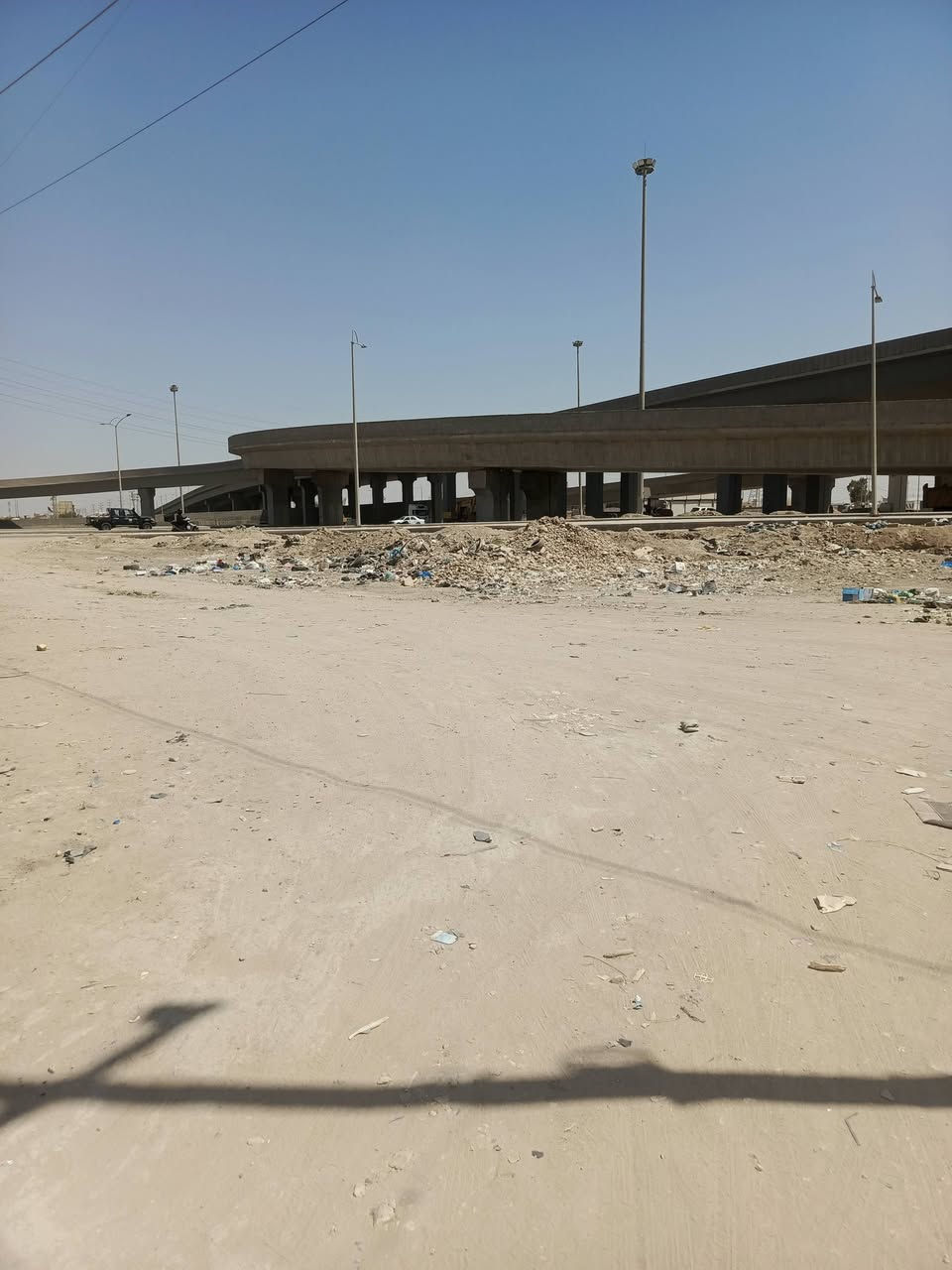 قطعه البيع يم مجسر اسكان الصناعية مساحتها 119 متر كل الخدمات موجود تبعد عن الشارع 15 متر  طريق المشايه  الستفسار عل رقم ***********
