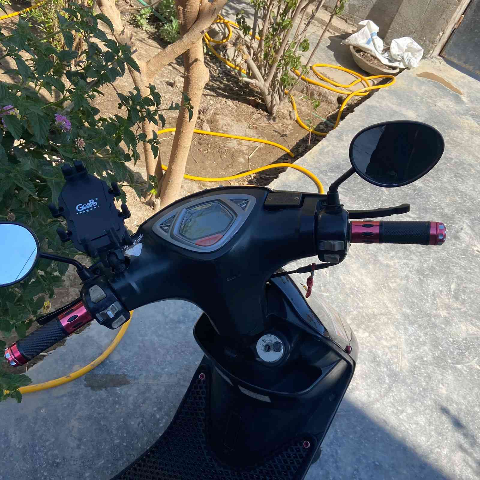 سلام عليكم 
دراجه ماكس عدلة نضيفه مكينه برغي مامفتوح بيها مزوده گفراتFCS
گلجات FCS
كشن خياطة
ويالة+ تايرات جيلاتين
سبايدر كاربون 
مسكات+ يدات بريك
سعرها 1200 مو شراي لايراسل ***********موجود بل واتساب
