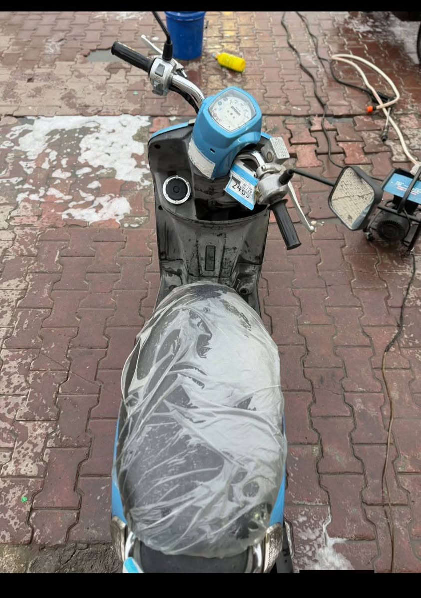 سلام عليكم دراجه للبيع بوليس دراجه خير من الله نكره سلف مكينه بلاديه حلوه مكان بغداد الشعب السعر خاص او تصل على الرقم  ***********
