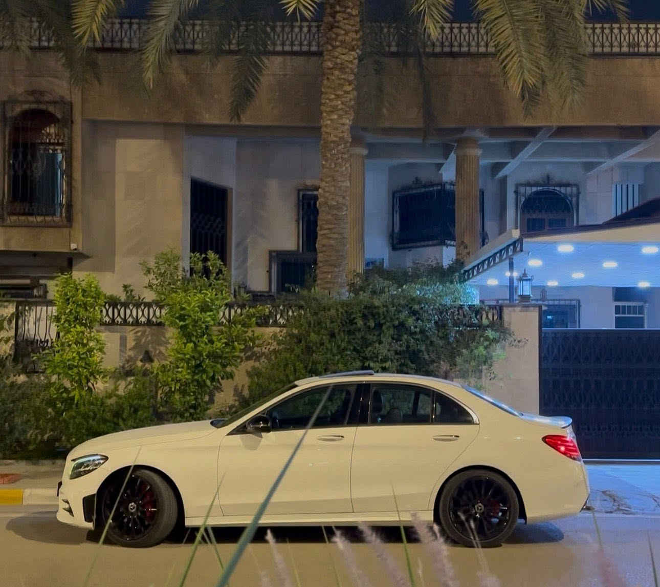 للبيع او مراوس بتسلا y او 3
🚘 مرسديس C300 موديل 2018
⚪️ لون أبيض لؤلؤي مع جنوط سوداء
🔥 فول مواصفات
✅ محرك 2.0 تيربو بقوة 241 حصان
✅ جير 9 سرعات أوتوماتيك
✅ فتحة سقف
✅ كاميرا خلفية وحساسات
✅ بصمة وتشغيل ذكي
✅ مقاعد كهربائية مع ميموري
✅ شاشات وتحكم دركسون
✅ إنارة LED
✅ سيارة نظيفة جداً واستعمال شخصي

السيارة جاهزة ولا تحتاج أي مصروف، مظهر رياضي وفخم وقيادة مريحة واقتصادية بنفس الوقت.  

🔄 مطلوب مراوس مع تسلا (حسب الحالة والمواصفات)
📍 للجادين فقط
📩 المراسلة على الخاص للاستفسار 
***********
والسعر. 21 الف دولار
