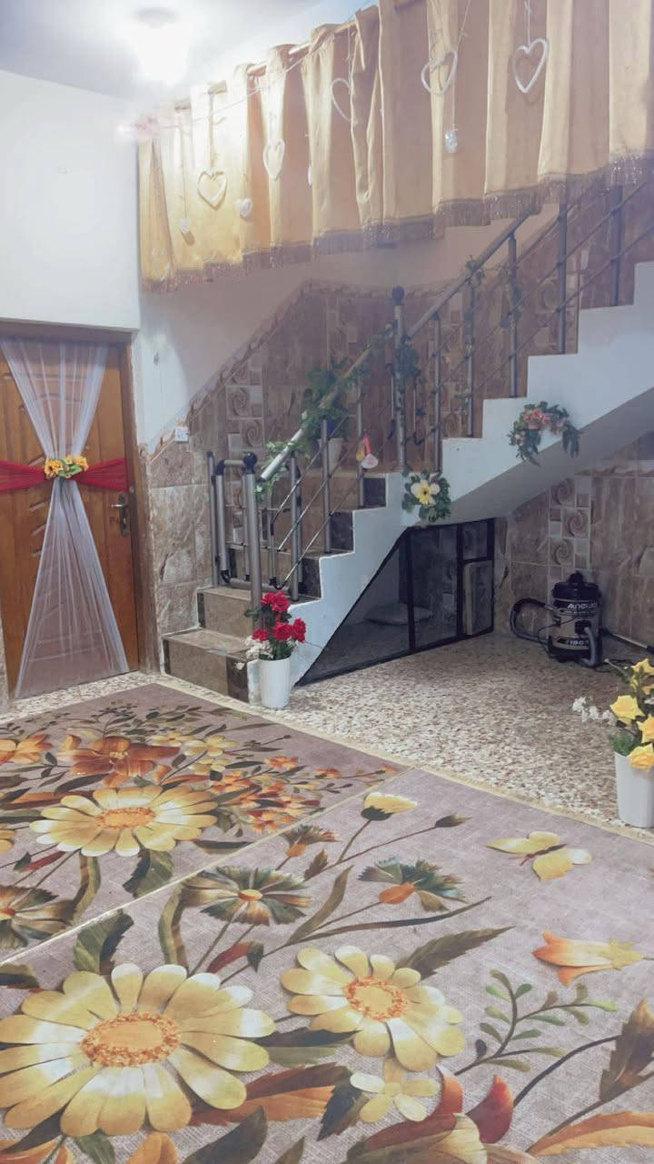 السلام عليكم بيت للبيع يرهم مبادره من لديه استماره موقع العقار  الشراكيه السابعه جهه العزل قرب الواقعه شارع الخياط المساحه 150متر طابق واحد يحتوي على غرفتين وصاله ومطبخ واستقبال وصحيات كونكريت مسلح الارضيه كاشي والسطح شتايكر بناء سنه 2021 البيت نضيف ومرتب رقم العقار 7/467 مقاطعه 17 السعر 110وبي مجال للشراي البيع مستعجل للاستفسار زياره المكتب في شارع الاسكان قرب صيدليه الحرمين او الاتصال على ***********-استاذ حيدر
