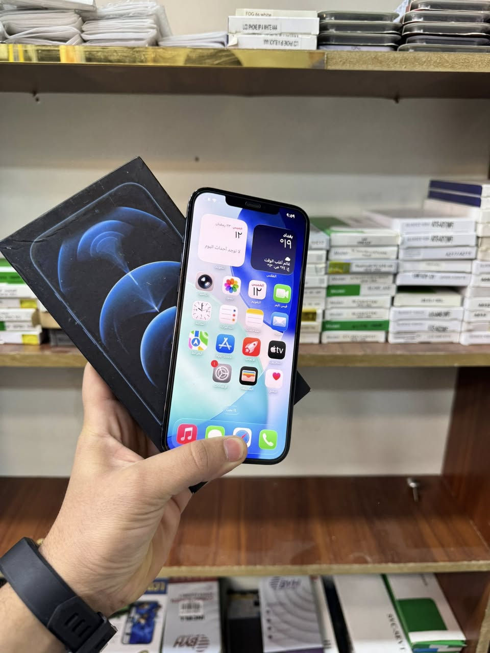 سلاك عليكم
ايفون ١٢ برو ماكس  
ذاكرة ١٢٨ جيجا  
بطارية ٧٦٪  

الجهاز وضع شركة بلادي، لا مفتوح ولا داخل صيانة.  
كله شغال ١٠٠٪ (نت، صوت، اتصال) وما بي أي خلل.  

نظافة الجهاز كلش حلوة، فقط الظهر مفطور.  
باقي الجهاز تمام وعلى الفحص.  

مكفول كفالة عامة  
ضمان يوم كامل للفحص.  

المكان: بغداد – مدينة الصدر  

السعر: ٣٦٠ ألف دينار (نهايته من الآخر)  

الشراي يتصل على الرقم:  
***********
