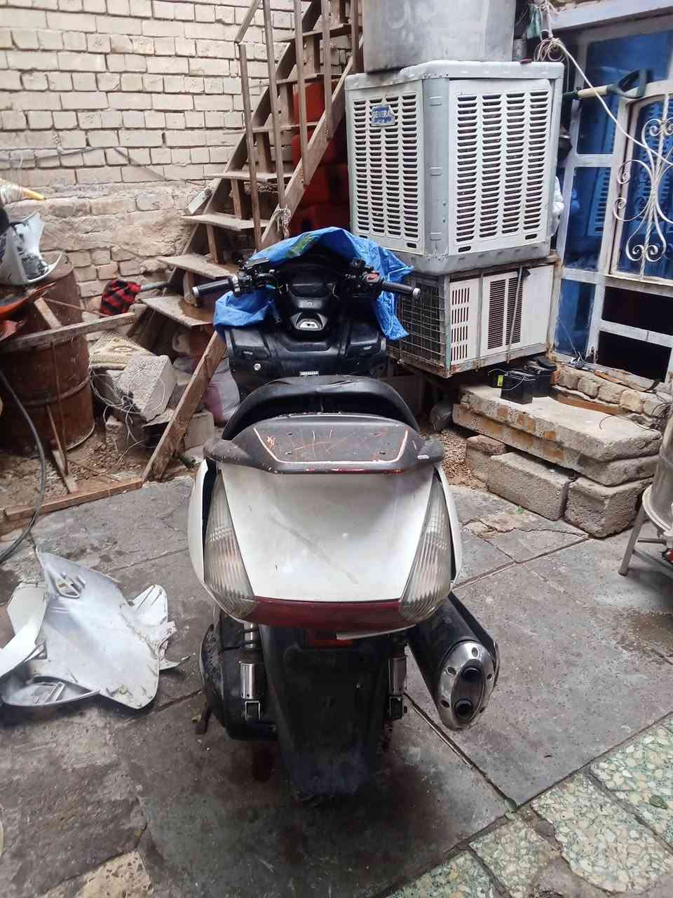 سلفر ونج 400 
دراجه كلشي بيها بلادي وبجمها موجود نقص مازدة 
اوفر مود 
اي بي اس 

كوم حديد الدراجه مفصخة 600 الف ***********
