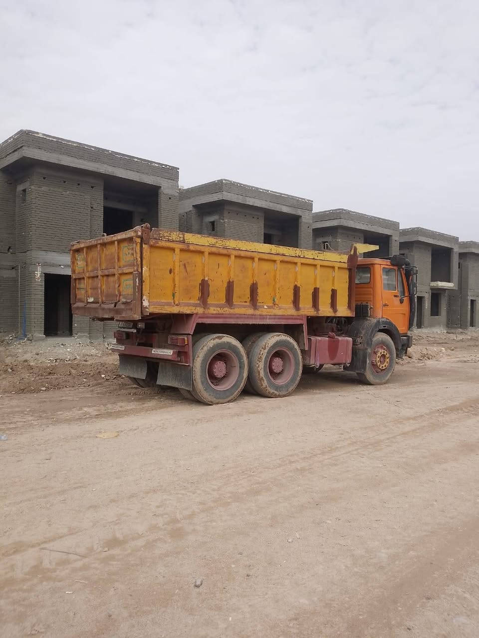 سلام عليكم للبيع البي بتره بلادي قلاب موديل ٧٥ مكينه ٨ كير ١٦٠ مجموعة نص جي اف رباط اعوج رقم بابل جديد تخم تاير ***********//***********
