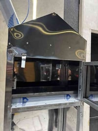 منقله شويه مغلقه وبيها باب تكدر تستخدمها للفحم كوفي او مطعم للشوي سويت...