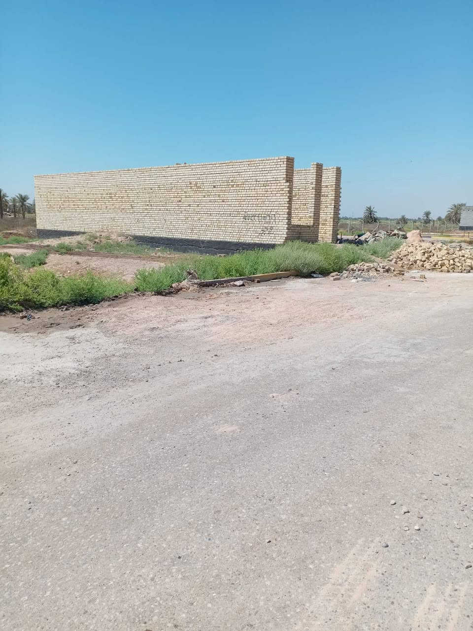 قطعه أرض طابو زراعي مابين حصوه والمشروع عله شارع عام مساحه ١٠٠.سعر١٥
‏‪***********‬‏
