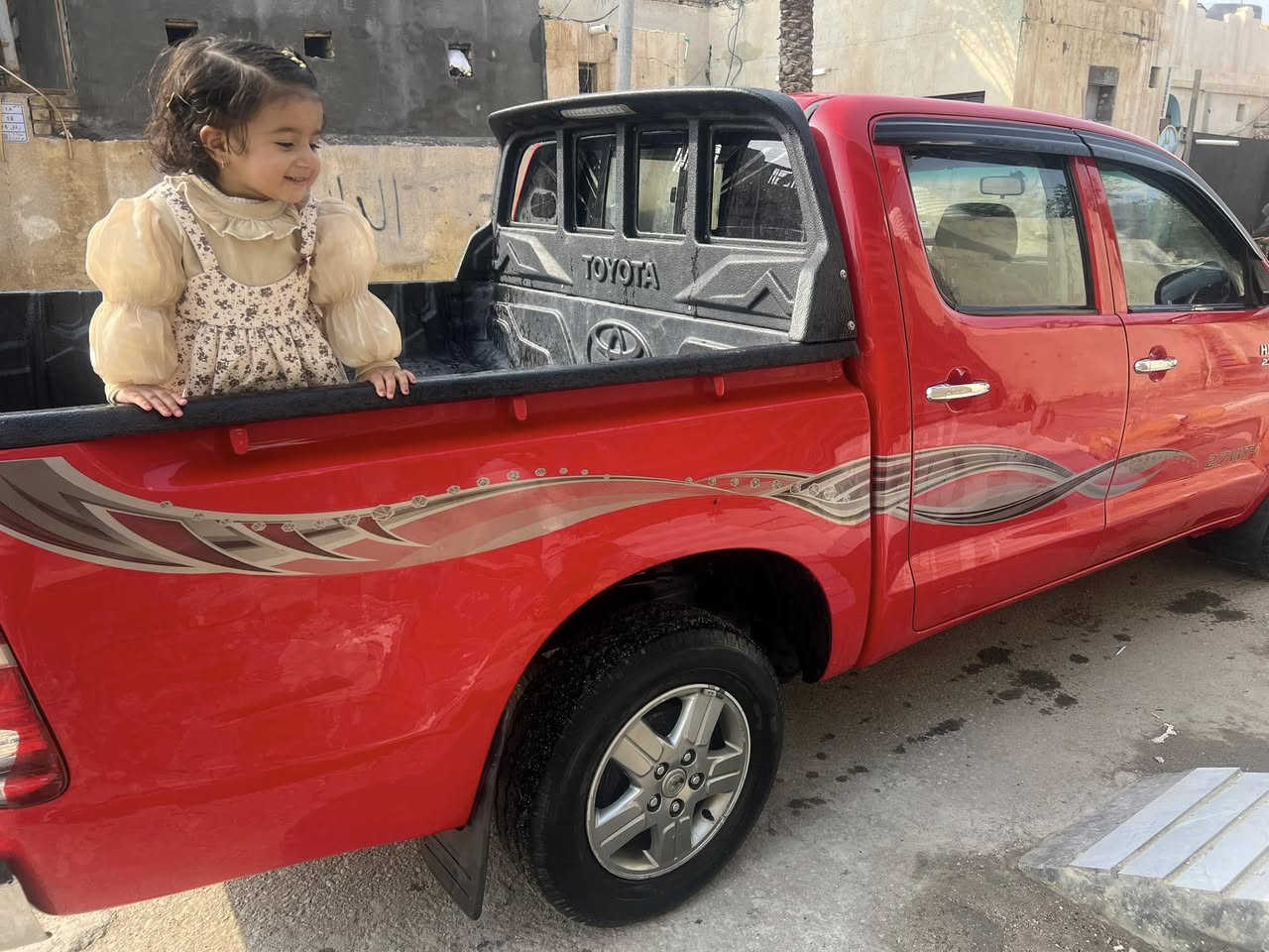 2012 كويتي مكفوله فقط تكحيل الجاملغ الأيسر
163 بيه مجال بس الابنيه مو مع السياره🤣
***********
