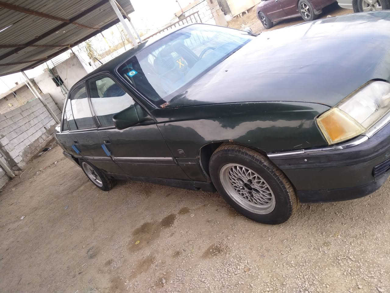 السلام عليكم.   للبيع او المراوس حسب القناعه
اوبل اوميكا موديل 92 رقم انبار دولي تحويل مباشر 
فول اوتوماتيك محرك 2000
تبريد بس ميشتغل 
سياره مصبوغه عام فقط يرادلها بوليش 
تراي كلش حلو 
ويل كب تخم تاير 
سلايت 
العنوان الرمادي ال سبعه كيلو للاستفسار هاتف ***********
