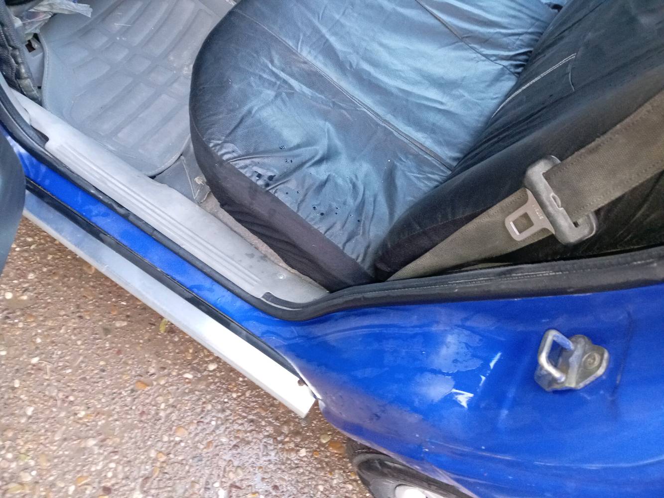 سياره فكتره لبيع موديل ٩٥ محرك 2000 كامل وصفات 