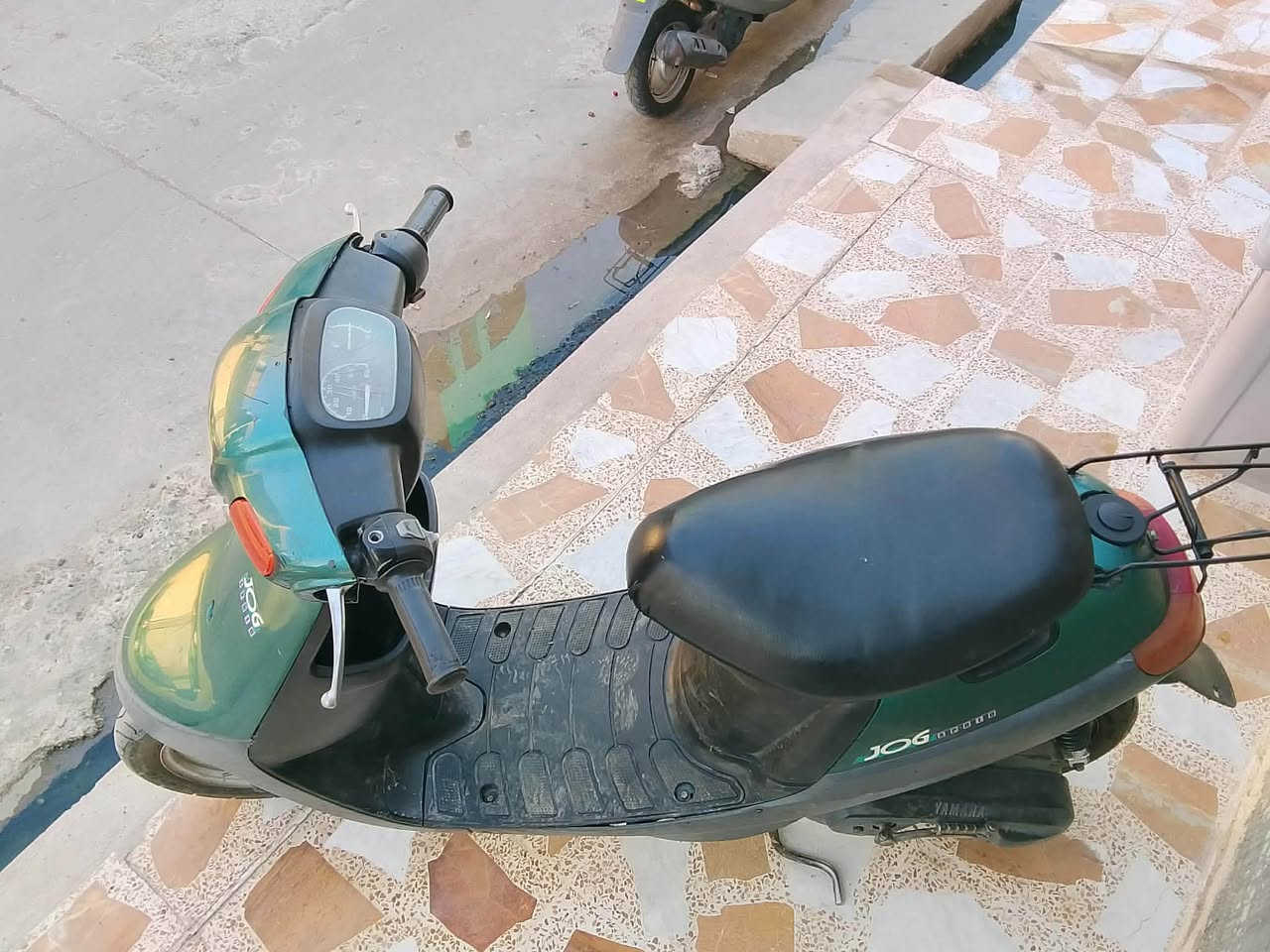 ماطور بوتين للبيع محرك ما مفتوح
درع اصلي تايات جديدات سلف شغال فقط ينراد باتري
السعر 425 وبي مجال بسيط اشاير لايت كلو شغال 
***********
